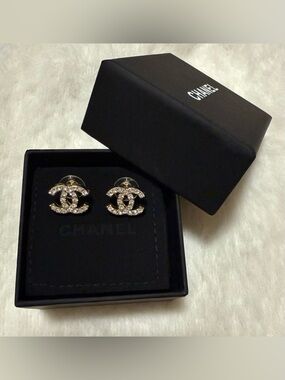 Luxurious CC Fashion Earrings